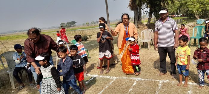 Members lining up the youngest runners at the start of a race.